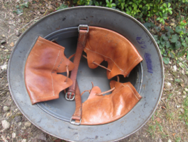 Swedish helmet M 21 (18). with liner double decal, front badge. Zweedse helm 1921 met decals en helm embleem.