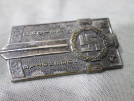 German tinnie, rally badge Duitse tinnie NS 1. Reichsjugendtag 1932. Hitler- Jugend. ZILVER. bronzen uitvoeringen kon men op die dag kopen donatiespelden, zilveren werden door medewerkers gedragen. deze mocht je later op het uniform door dragen.Zeldzaam.