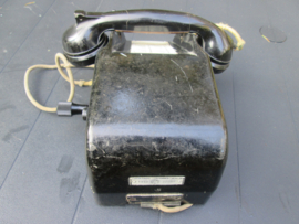 German desk-top field telephone, nicely marked with Waffenambt mark. Duitse veldbureau telefoon bakeliet, hoorn en telefoon met WA stempel gemarkeerd 1940, bijzonder stuk zie je niet zo vaak.
