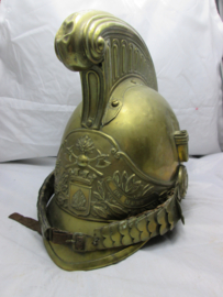 French brass fire department helmet 1872, used condition. Franse brandweerhelm 3e Republiek type 1855 gemodificeerd in 1872. Srs. Pompiers de Murs, zeer nette helm ondanks de leeftijd.