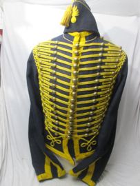Dutch artillery uniform with cap m-1865. Nederlands uniform dolman Gele Rijders rijdende artillerie met stalmuts M-1865 Magazijn Woerden 1892, Uniform 1916.