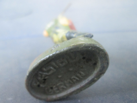 ELASTOLIN German marching soldier nice quality. Duitse soldaat die marcheert, goede staat.