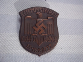 German sport tinnie. Leistungschau Kreis Bremen 1937, very rare badge. Duitse sport tinnie.