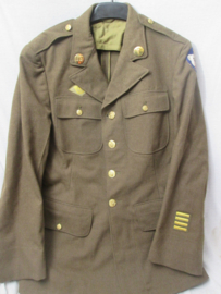 WW2 US uniform, soldaat medische dienst vroeg model 1940 gedateerd. etiket aanwezig.