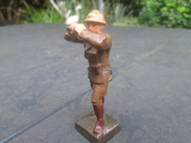 LINEOL Belgium officer with binocular, smaler size. Belgische officier met verrekijker kleiner model.