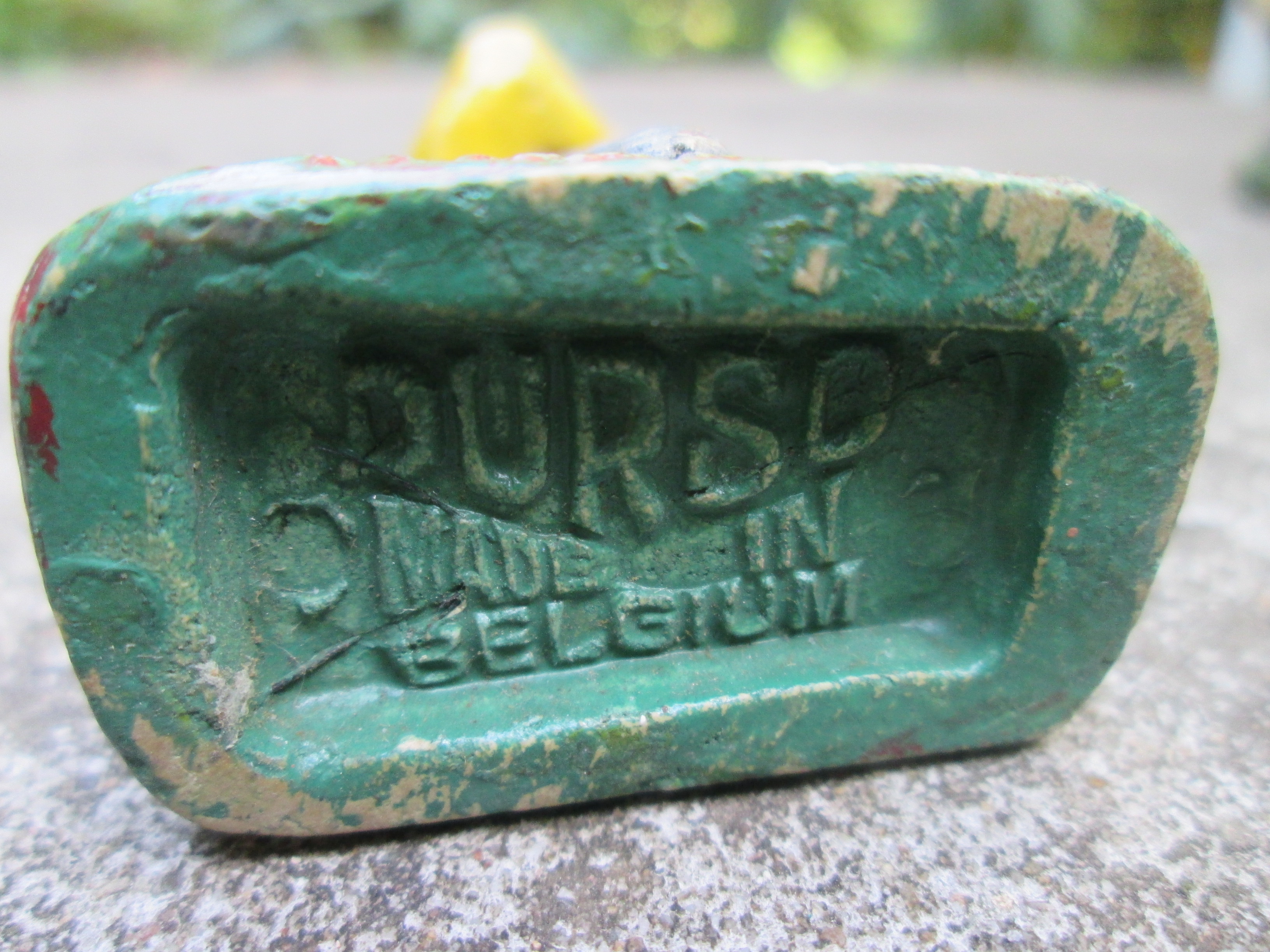 Durso cowboy with rifle. cowboy knielend met geweer
