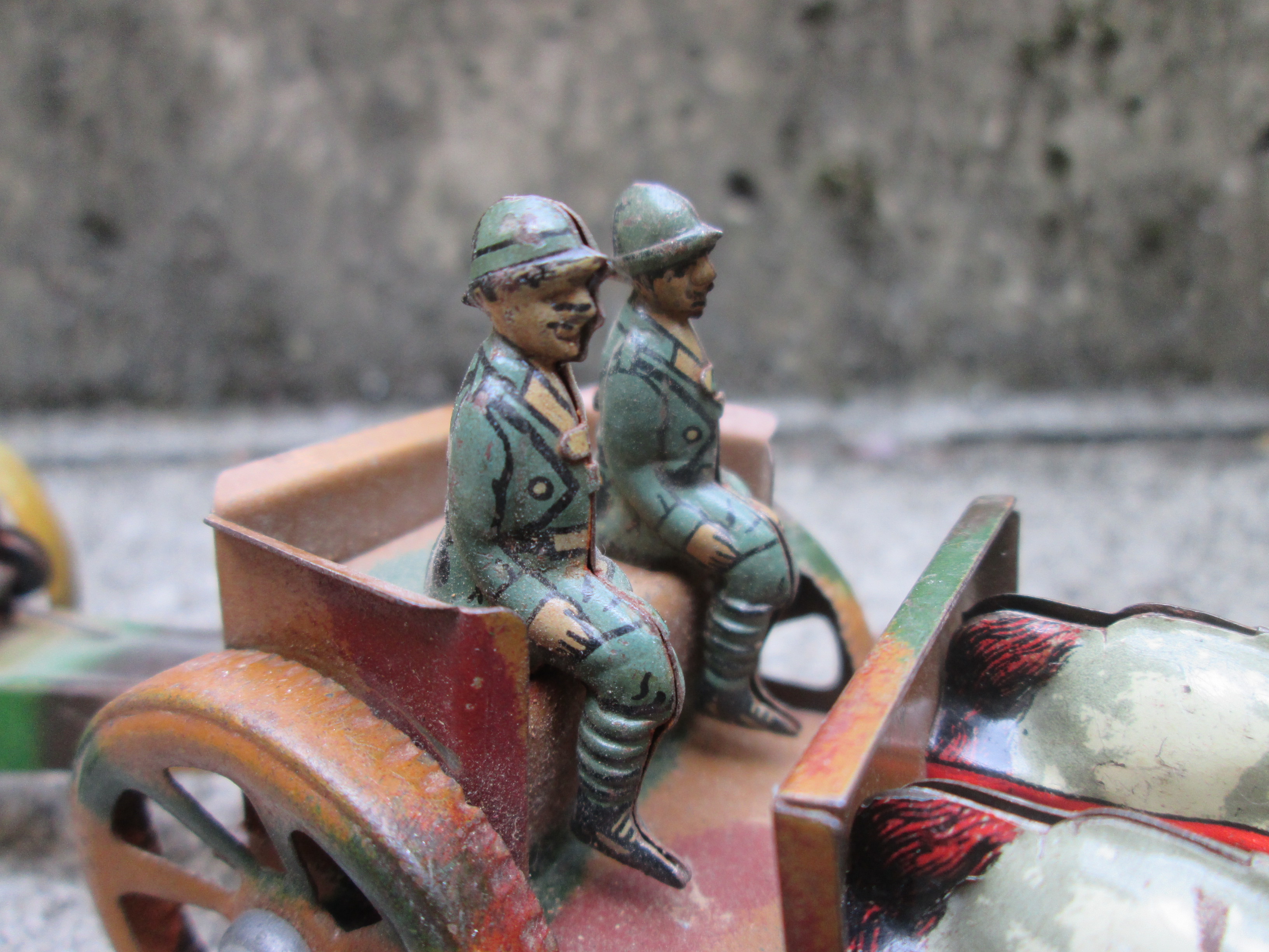 Tin toy German soldiers with canon. Blikken speelgoed, vooroorlogs, Duitse soldaten met kanon en paard en wagen. made in Germany, bijzonder stuk.