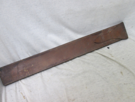 British Army Artillery , slide rule MK IV, made by Dring&Fage, London, dated 1917, in original leather pouch, both marked with Broad Arrow. Engelse artillerie meetlat 1917 compleet.