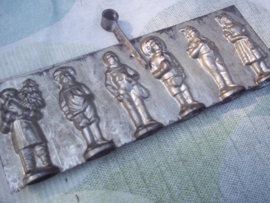 metalen chocolade vorm met 6 figuren.