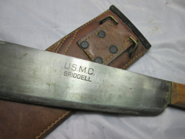 USMC machete, with leather scabbard, made by BOYT in 1944. USMC- United States Marine Corps kapmes in zeer goede staat maker BRIDDELL.