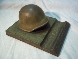 Miniature Swiss helmet . Miniatuur Zwitserse helm Militaire Sport Vereniging Winterthur. metalen uitvoering