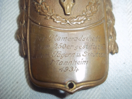 Stocknagel, Duits plaatje voor op de vlaggenstok deze is van een Jäger und Schützen Battalion. uitgereikt in 1934 te Mannheim met afgebeeld de schako en jacht embleem zeer bijzonder.