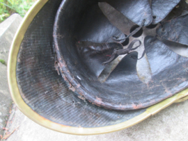 French M 1874 Cuirassier helmet NCO. complete with liner. Marked BREVETE , SGDG. Franse kurassiers helm ook gedragen in het begin van de oorlog 1914/1915, gebruikte doch goede staat.
