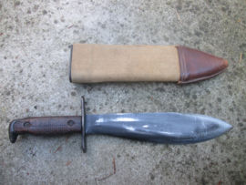 US Army WW1 Bolo knife 1917/ 1918 dated scabbard 1917 dated, good condition. Amerikaans gevechts/ kapmes WO1 1917/1918 gemarkeerd goede staat leuk item.