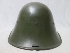 Dutch helmet M-34. Nederlandse staalhelm model 1934, met nummers in het binnenwerk compleet met de vilten lappen, leuke aparte helm. gebruikt in de meidagen 1940.