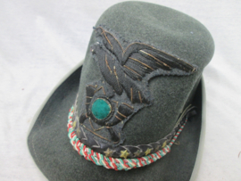 Italiaanse hoed, Alpine jager met embleem, rangaanduiding aan de zijkant. etiket met maker binnenkant.