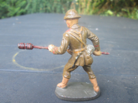 ELASTOLIN Belgium soldier Artillery, Belgische soldaat met poetsstok voor kanon loop of stamper voor de kogel.