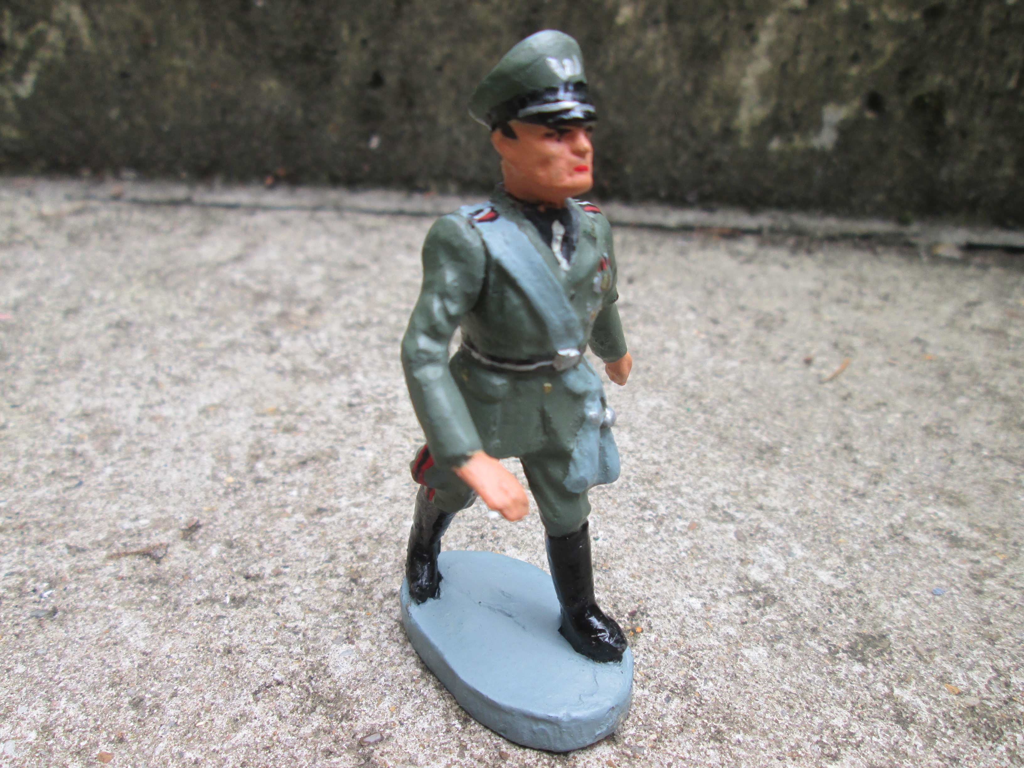 ELASTOLIN Italian dictator Mussolini, with moving arm. Elastolin Italiaanse leider Mussolini met bewegende arm, goede staat