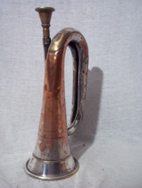 Presentation bugle supplied by the Army & Navy Cooperation Society. 11th Battalion Kings Own Yorkshire Light Infantry, by Colonel J.G. Adamson at X-Mas 1914 very rare. Donatie bazuin aan het regiment.