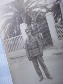 Foto Duitse soldaat in DAK uniform Afrika- Korps, tropen uniform