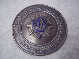 German plaque of the Civil defence. Duitse deur plaquette van de RLB Mitglied des Reichsluftschutzbundes Landesgruppe Berlin, met een blauw geemailleerd RLB vroeg model zware kwaliteit Zeldzaam met emaille.