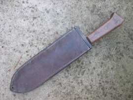 US WW2 USMC hospital corpsman bolo knife 1943 dated. Amerikaans kapmes USMC Marine Corps 1943 gedateerd in gemarkeerde schede leuk item.