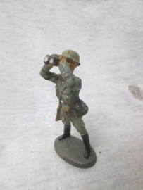 German soldier with binocular, Duitse elastolin soldaat mooi gemerkt met verrekijker
