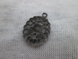 German wounded badge black, as pendant. Duits gewondenembleem als sierraad hanger voor aan de ketting of zakhorloge.