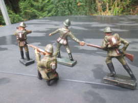 DURSO 4 Belgium soldiers WW2.  Lot van 4 Belgische soldaten WO2 in de aanval. goede staat.