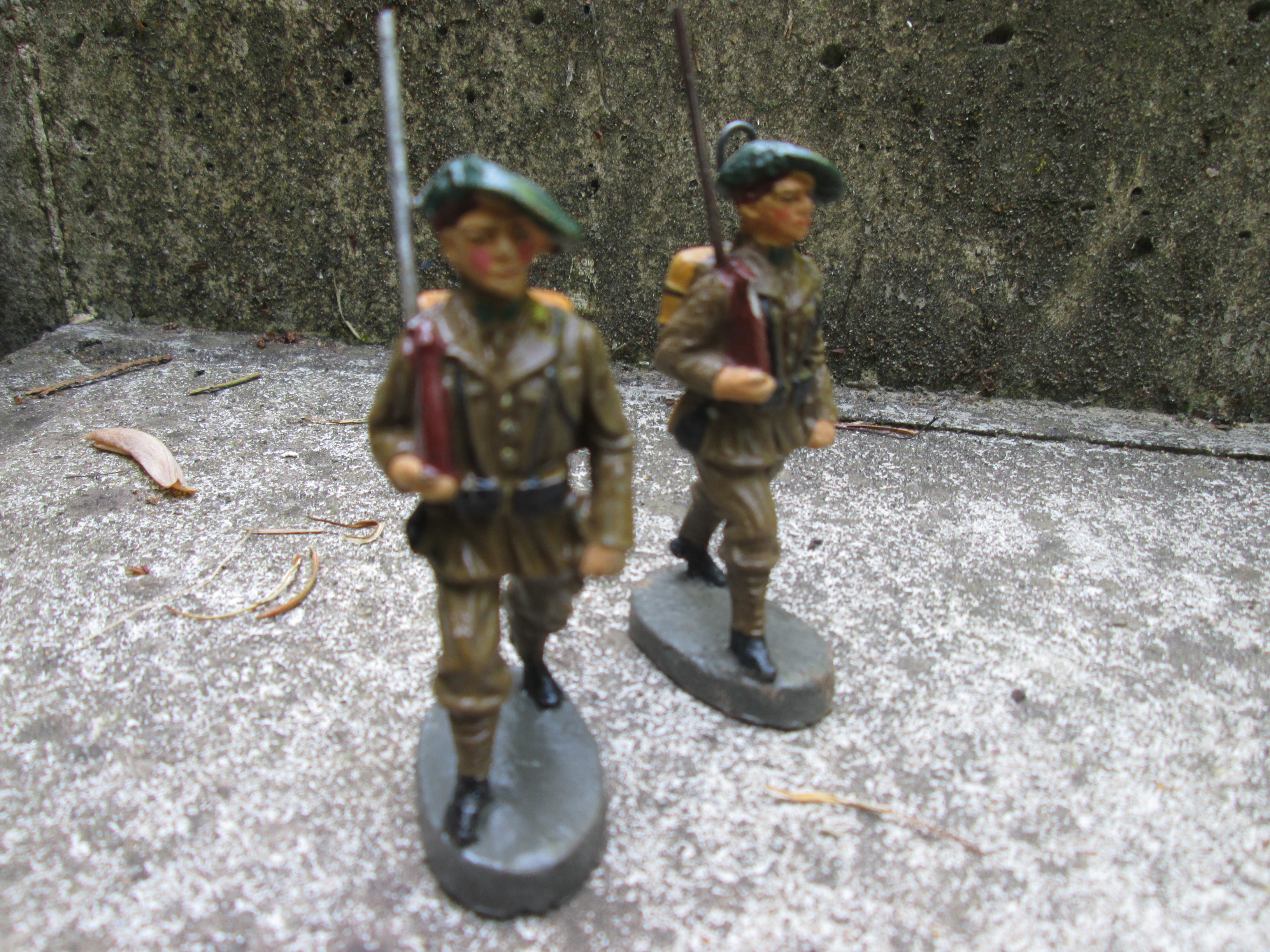 Elastolin 2 Belgium soldiers. Speelgoed soldaatje 2 Belgische Ardense Jagers zeer nette staat.