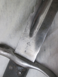 Martini Henry Pattern 1879 artillery saw back bayonet, impressive markings, without scabbard. Bajonet met zaagrug, zeer bijzonder stuk. mooi gemarkeerd.