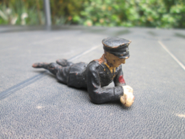 ELASTOLIN German SS soldier. SS soldaat in zwart uniform met armband.