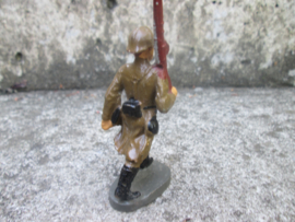 ELASTOLIN Belgium soldier marching, marcherende Belgische soldaat goede staat.