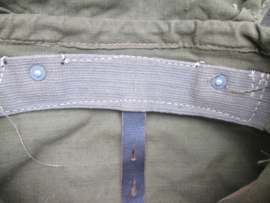 German backpack late war production. Duitse artillerie Wehrmacht rugzak, met markering en extra riemen. zeer apart. laat oorlogse produktie.