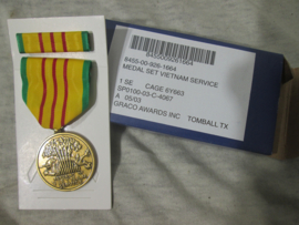 US medal in original box. Amerikaanse medaille Vietnam Service, in originele uitgifte doos.