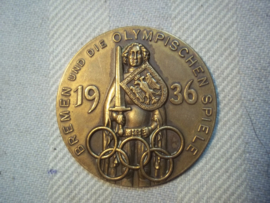 German medal 4cm. Olympic games 1936. Duitse penning 4cm. Bremen und die Olympische Spiele 1936.Bremen was een atleet. met maker achterop. Er zijn veel Olympische medailles en penningen, maar deze heb ik eigenlijk nog nooit eerder gezien.