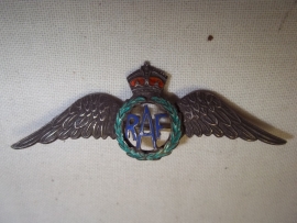 Silver RAF sweetheart badge in an excellent condition. Engelse speld RAF, zilver van een hoge kwaliteit. 5,5 cm.