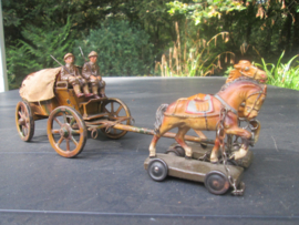 2 Belgium soldiers with horse and camo wagon. 2 Belgische soldaten met paard en wagen gecamoufleerd in een zeer nette staat.
