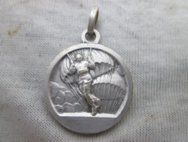 Medaillon Saint Michael. medaille van de heilige St. Michael, beschermer van de Parachutisten. leuke geluks brenger, mooi gesigneerd en gemarkeerd.