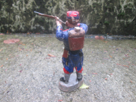 ELASTOLIN 10 cm. French soldier shooting. Franse soldaat schietend goede staat antiek speelgoed.