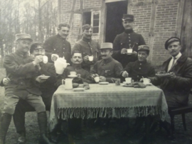 Belgische foto- briefkaart, Krijgsgevangenen in WO1, achterkant beschreven Kriegsgefangene Post