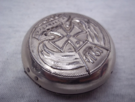 Duitse zakhorloge kast, met Ijzeren kruis 1914 en de spreuk In Treue Fest. je had deze in verschillende maten. dit is voor het normale zakhorloge maat 12.