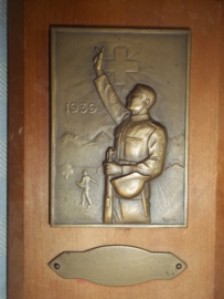 Swiss plaque with soldier 1939. Zwitserse plaquette, soldaat mobiliseert.