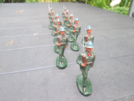 FB Fabrication Belge 11 Marching soldiers. 11 marcherende soldaten