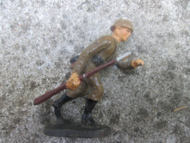 ELASTOLIN Belgium soldier attacking. Belgische soldaat in de aanval.