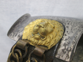 Frans officiers kuras M-1825, voor en achterzijde hebben gelijke makers.