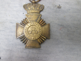 Belgische medaille, vuurverguld. Militair ereteken met monogram van Koning Albert 1.