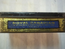 Tin tabacco box with 3 Canadian Mounties Royal Canadian Tobacco. Tabaks doos  Canadeese politie.