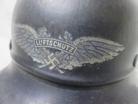 German helmet civil defense, with decal. Duitse helm Kradfahrer model met Luftschutz decal. Luchtbeschermings helm.