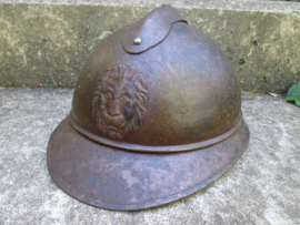 Belgium helmet M1915 also used in the war. without innerliner. Belgische helm M15 die ook in die tijd gebruikt is geen interbellum. helaas zonder binnenwerk, bijzonder stuk.